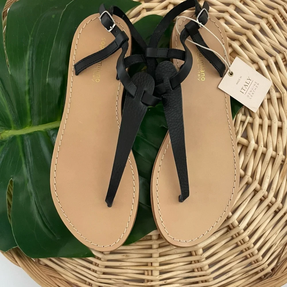 Sophia Milano Made in Italy Black leather uppers thong sandals NWT Size 8